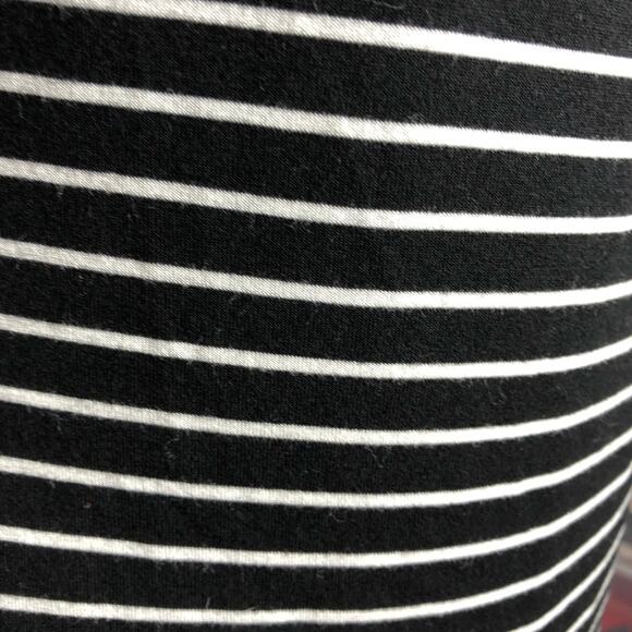 WHBM black white contrasting striped knit top size Medium - Picture 13 of 14